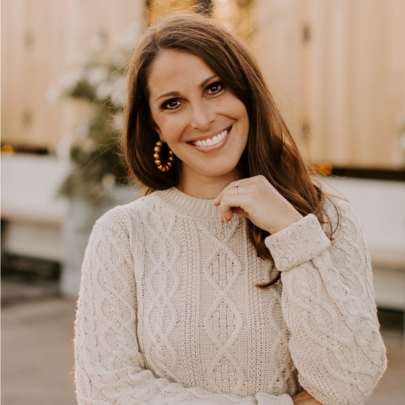 Meet your Posher, Jennifer - Picture 1 of 1